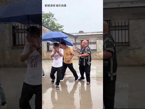 У лысого украли зонт. Смешное видео