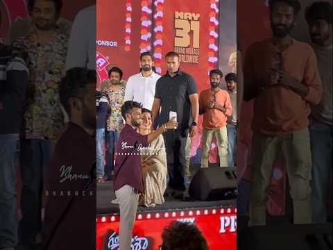Rashmika Mandhanna Taking Selfi on stage | #rashmikamandanna #pushpa2 #cuterashmika #stageprogram