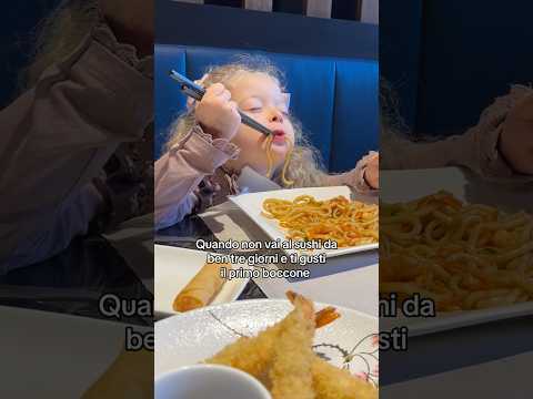 Gli occhietti chiusi 🤣 #sushi #famiglia #genitori