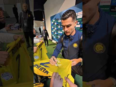 Ronaldo ka outfit price dekh lo! 😱 Itne mein kya kya aa jayega? 👇#CR7 #OutfitPrice #Viral #ronaldo