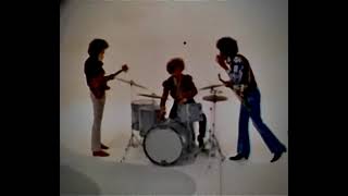 Jimi Hendrix Smashes Mitch Mitchell’s Drums With Flying V 