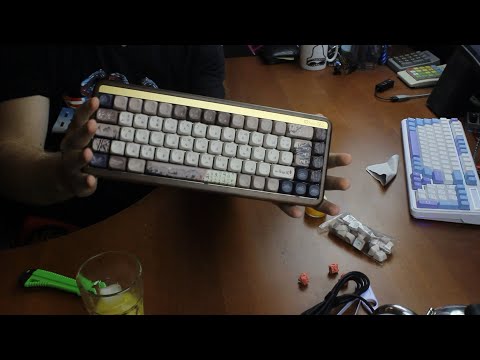 Unboxing an Akko MU01 Mountain Seclusion wooden (walnut) keyboard!