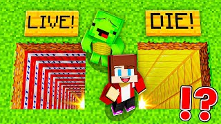JJ and Mikey Choose the Right Hole Battle in Minecraft - Maizen Challenge !