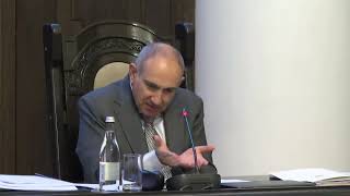 Մի րոպե,եղբա՛յր,սա տաքսի չի,սա ավտոբուս է.եթե տաքսու արագությամբ քշենք,մարդիկ պատուհանից իրենց կգցեն