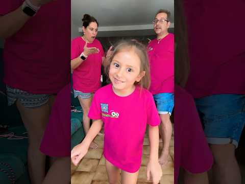 CYNTHIA BAILA PISANDO GUSANOS!!🦶🐛💥 #humorfamiliar #losnaluchis #naluchivlog