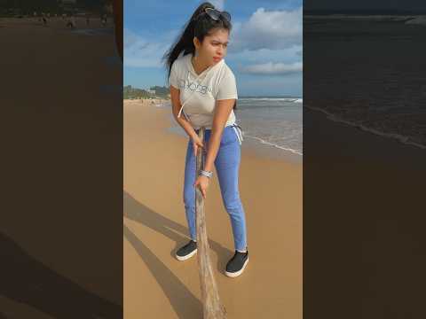 ඉදලා ඉදලා beach එක්කන් ගියාම අපේ නංගී 😱🤭🍭 #shashi #shashinishadi #shashinishadidance #ahorts