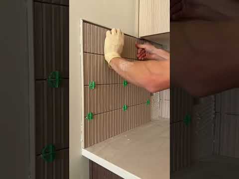 Pose de carrelage ! #bricolage #diy #espacedetravail