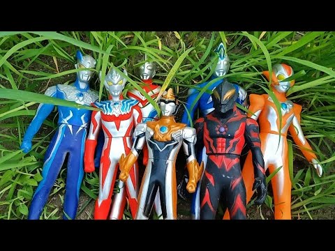 Mencari Dan Menemukan Mainan Ultraman Gaia Ultraman ROSO Kamen Rider W Spiderman Superman