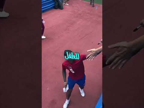 مش هتصدق ليه وقع الطفل ده كُورته في المباراة #trending #shorts #غرائب