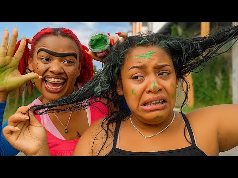 LALY LA FEA (Vuelve loca a la Niñera) El Nuevo Color De Pelo 💇‍♀️ De La Niñera.. 😂😂