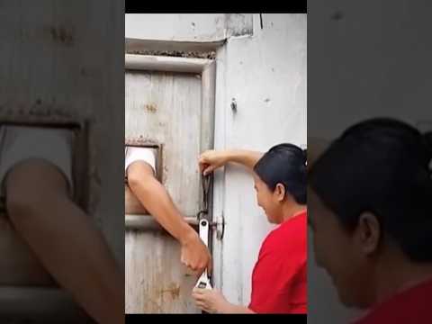 Tên trộm xui xẻo gặp chủ nhà cà nhây 😂 .