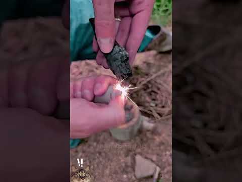 ✅🔥The girl created fire using a broken lighter and charcoal wood #camping #survival #bushcraft