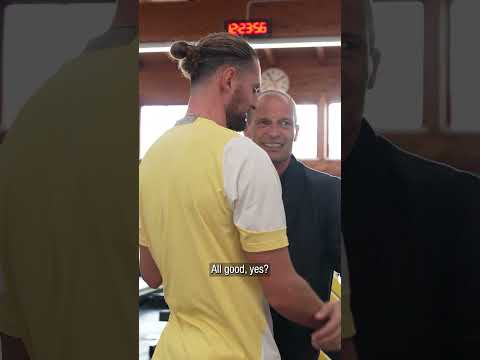 'Hey stranger!’ 👋😅 | Allegri & Rabiot | #shorts