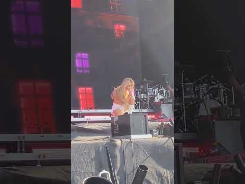 Sabrina Carpenter - Looking At Me | Lollapalooza Stockholm 🇸🇪