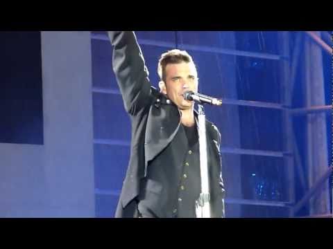 Progress Live 2011: Robbie Performs Angels At Manchester (5 June)