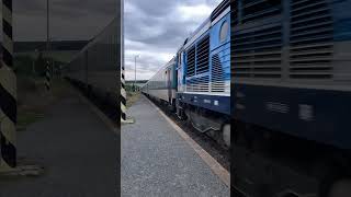 Slovácký Expres s Brejlovcem  v Újezdci u Luhačovic #train #vlak #vlaky #trains #shorts