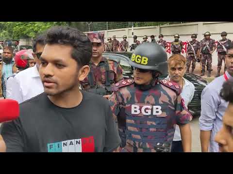 ক্যামেরা বন্ধ করতে বলে সাংবাদিকের তোপের মুখে পড়লেন বিজিবি সদস্য