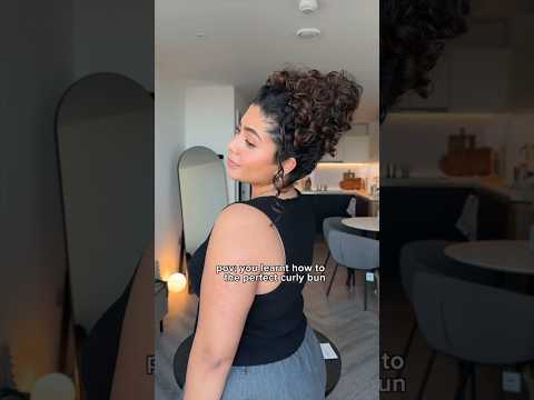 easiest curly bun 🩷  #hairstyles #hairtok #curlyhair #hair #bunhairstyle #bunhair