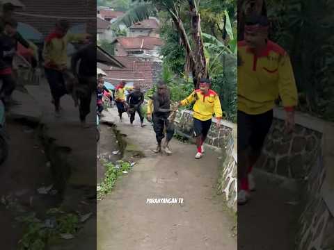 Kuda Lumping Keluar Dari Sarang nya Auto Kena Kejar Warga Nih!! Seni Benjang Mekar Budaya