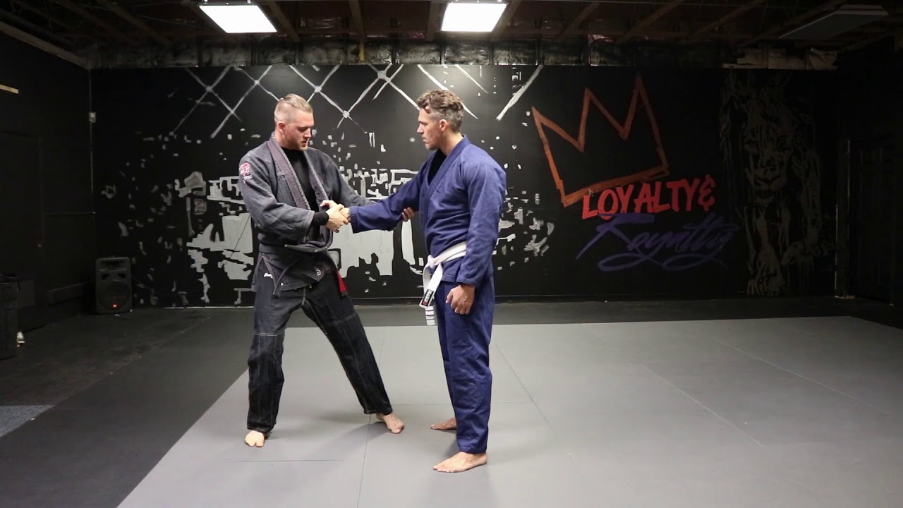 Single-hand collar grab defense (wrist fold)