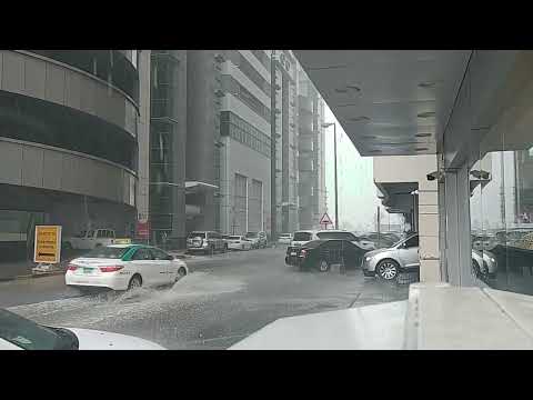 Heavy rain and thunder in parts of Dubai and Sharjah.. #dubai #sharjah #rain #thunder #storms
