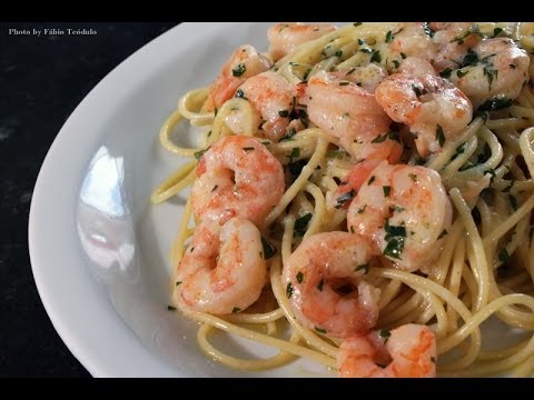 Spaghetti com camarões ao creme fresco
