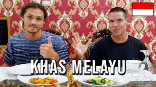 Foreigners try INDONESIAN FOOD in PEKANBARU