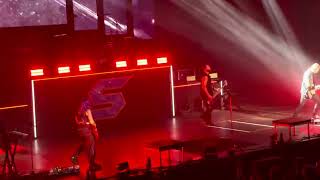 SKILLET - Whisperes In The Dark ( Praha Fórum Karlín 9.5.2026 )
