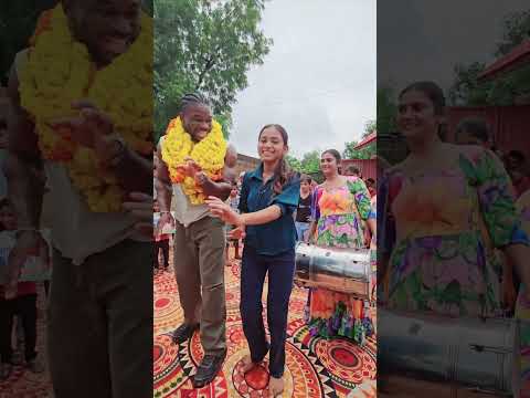 American Ko sikha diya bhangda || isha kumari