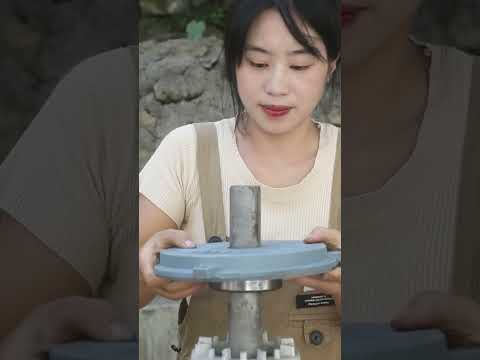Genius girl helps neighbor repair motor damaged by water#restoration #machine #technology ｜林果儿