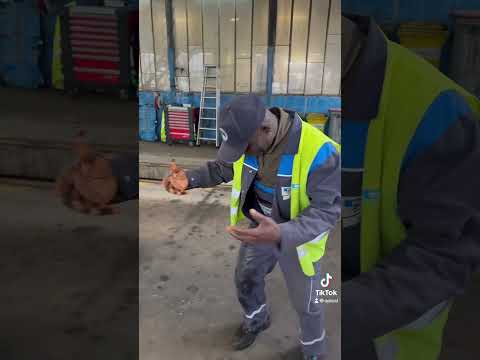 ￼ Spaß auf die Arbeit ￼😂#fpyシ #fyp #handwork #kfz #lkw #werkstatt  #viral #foryou #fannyvideo ￼#opi