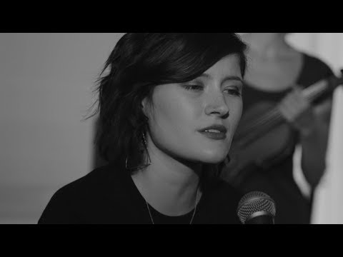 MADELINE JUNO - PHANTOMSCHMERZ (ACOUSTIC VERSION)