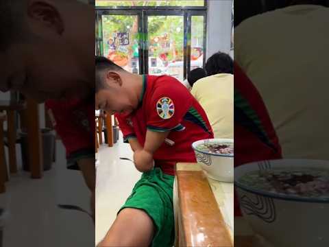 Sendok Buatan Ibu Penyelamat Setiap Suapannya!#shortvideo