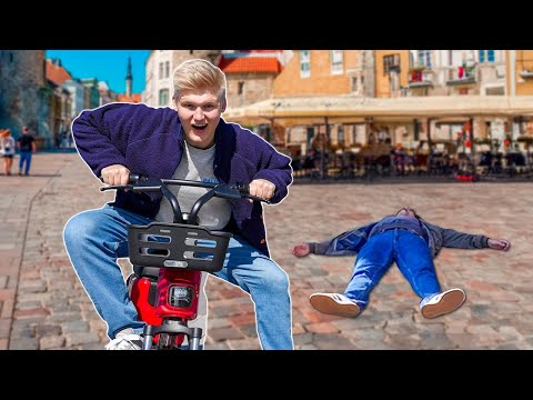Vores kameramand har det hårdt...