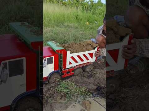He’s Driving That Truck with Pure Skill! 🚜💨 #shortvideo #automobile #rc #rctoy #construction #viral