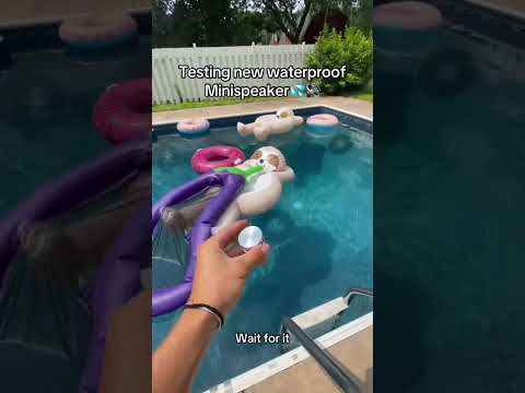 Would you get this for your pool?! ๐โโ๏ธ ๐ #minispeaker #tiktokmademebuyit #musica #rap #bluetooth