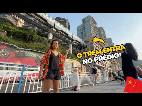 🇨🇳 ESSE TREM PASSA NO MEIO DO PRÉDIO NA CHINA