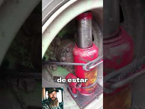 Volquetero se las ingenio con el gato hidráulico #camiones #trucks #traileros #camioneros #camion