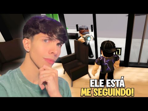 TEM UM PAPARAZZI ME SEGUINDO NO BROOKHAVEN! - Roblox
