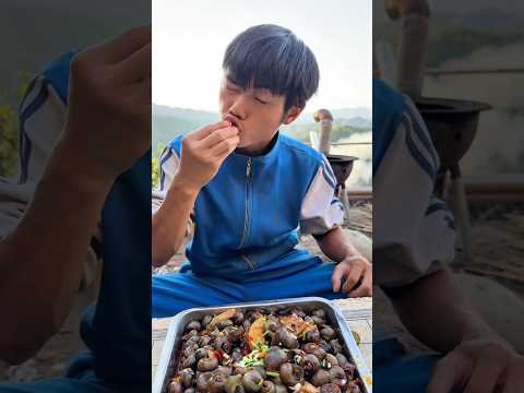 Thanh Niên Mukbang Hết Ốc Ngoài Ruộng