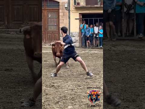 DE ESPALDAS A UNA VACA??