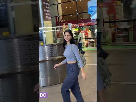 Gauri Khan and Suhana Khan Spotted At Airport