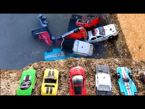 Juegos de Carros - Carros Atrapados en el Fondo del Agua - Carros de Juguetes en el Agua