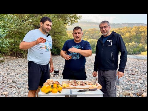 Вот Так Мы Отдыхаем В Дали От Жён! Дикая Жареная Рыба, Уха На Костре И Сочная Курица Гриль.