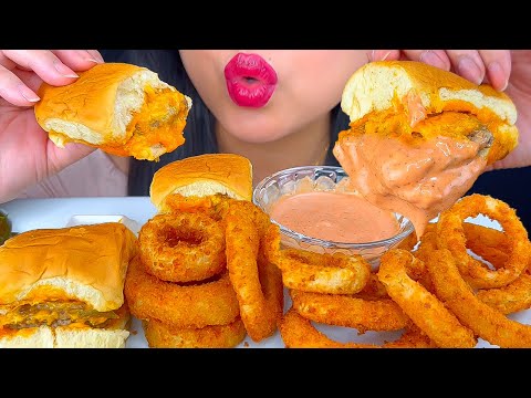 ASMR CHEESEBURGER SLIDERS & CRUNCHY ONION RINGS DIPPED IN CANES SAUCE | MUKBANG | ASMR Phan