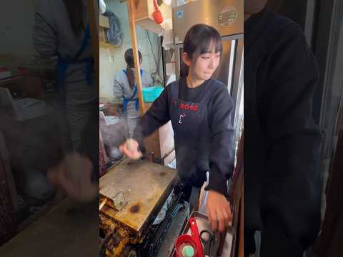 孫娘が作るえびせんべい！Beautiful Shrimp & Octopus Rice Cracker Master 築地グルメ 江の島 丸焼きたこせんべい 築地市場店