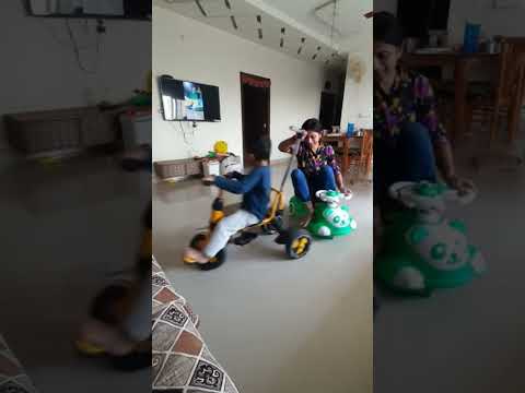 om aur mumma ki cycle savari 😘#shorts #trending #viral