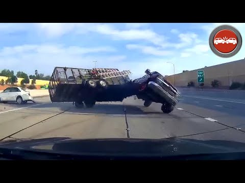 25 Moments of Worst Drivers Caught on Dashcam
