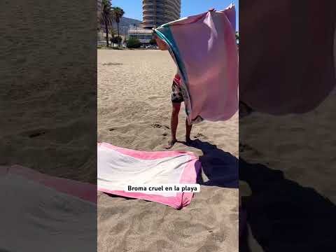 BROMA CRUEL EN LA PLAYA #mikasofiboms