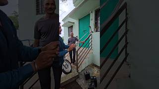 घरा बाहेर बसलेला होता बेबी कोब्रा | सावधान लहान मुलानंना एकटं बाहेर सोडू नका